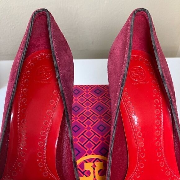 TORY BURCH Red Suede Leather Gold Studded Women’s Pumps Gothic Victorian 7.5 NiB - Picture 3 of 11